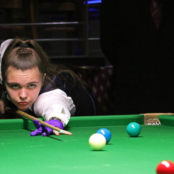 Chloe White plays snooker shot