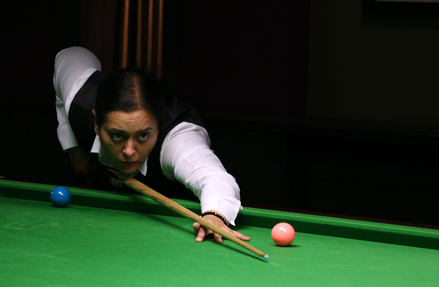 Sharon Kaur playing snooker