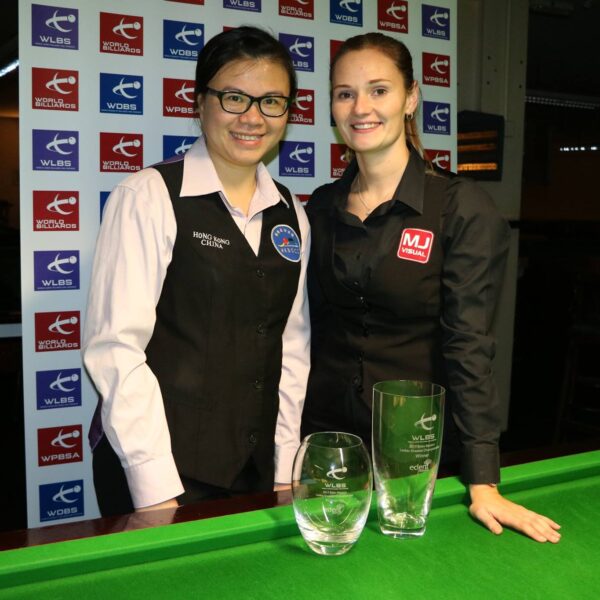 Reanne Evans and So Man Yan with trophies